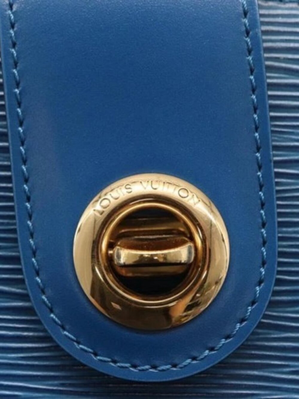 LOUIS VUITTON Epi Cluny Shoulder Bag Blue - Picture 11 of 15